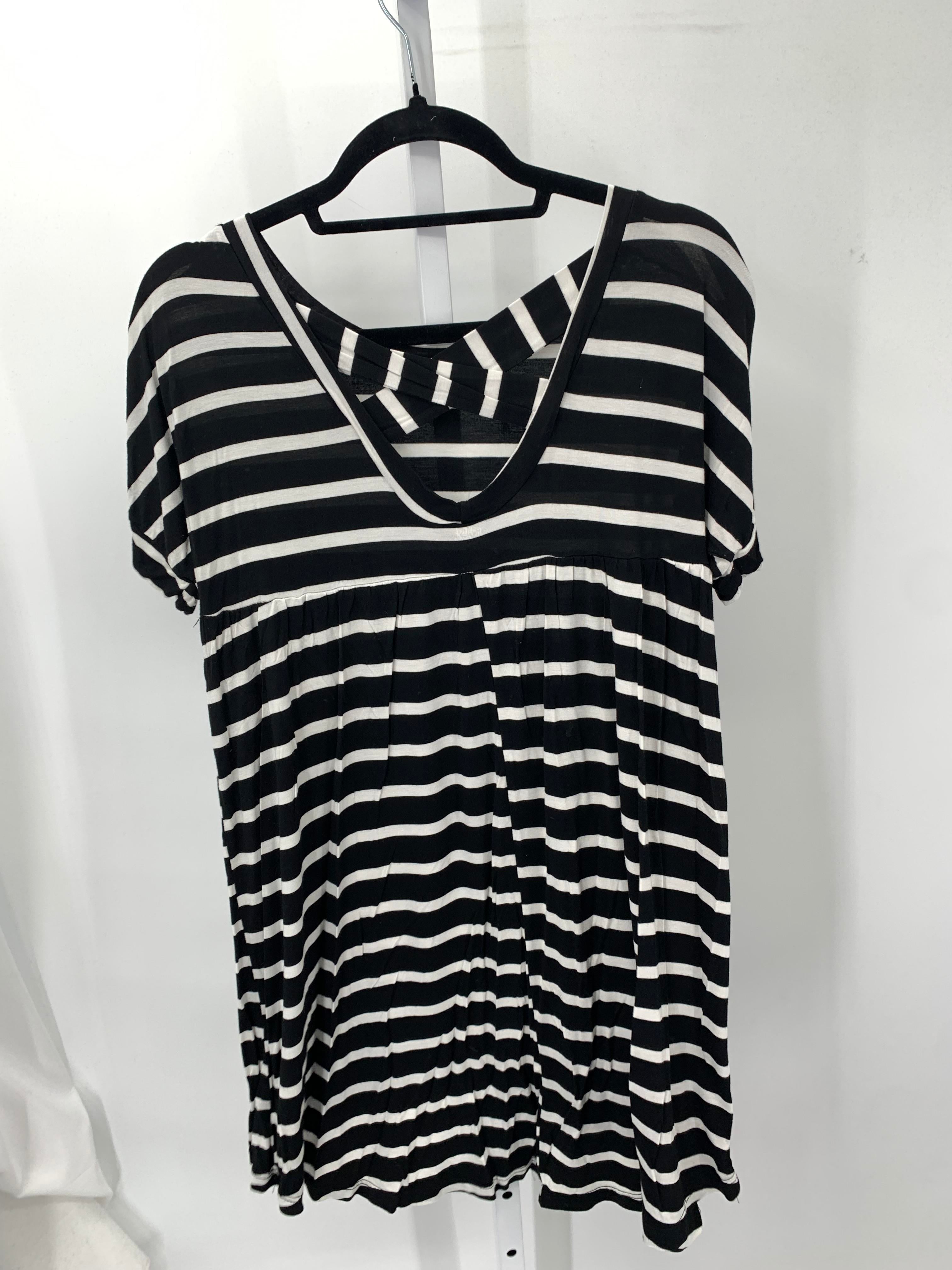 Size Medium Misses Short Sleeve Shirt