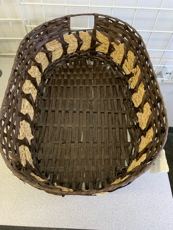 BROWN & CREAM WOVEN OVAL BASKET.