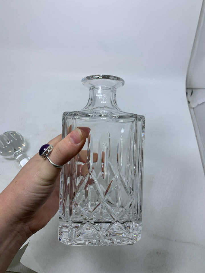 VTG CRYSTAL DECANTER W/ LARGE CIRCLE STOPPER.