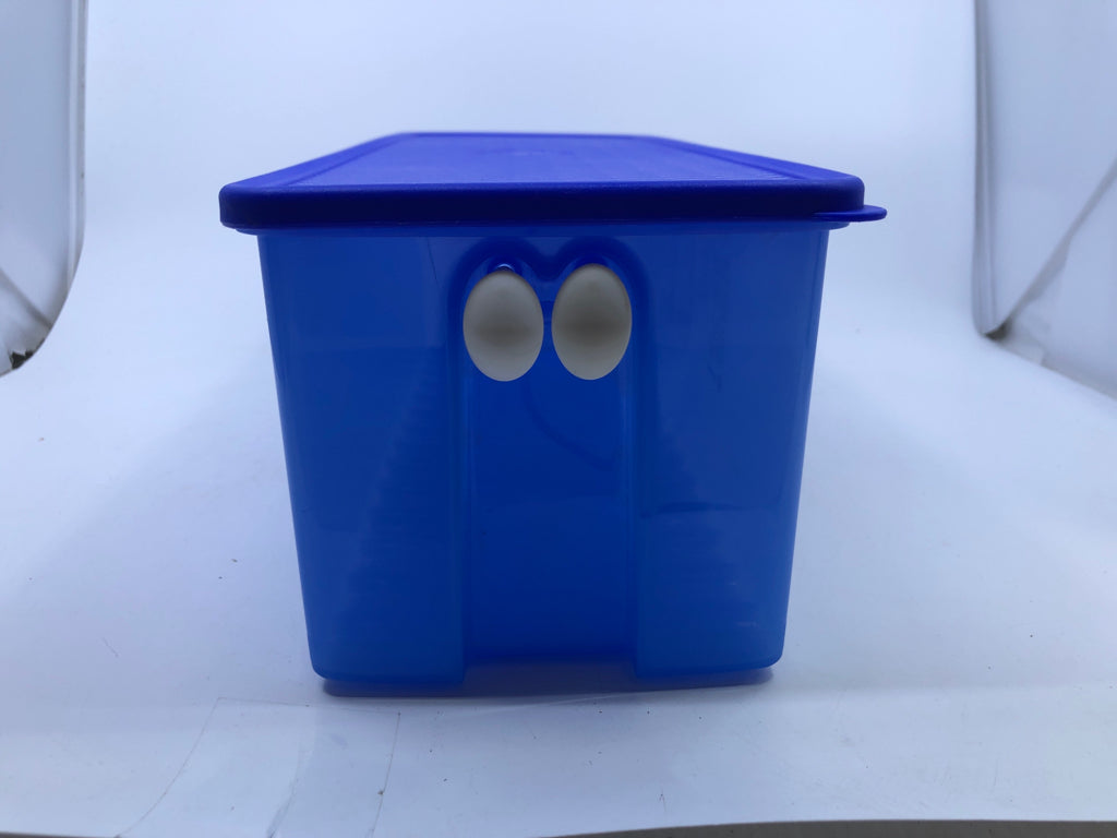 PLASTIC BLUE RECTANGLE TUPPERWARE STORAGE W/ LID.