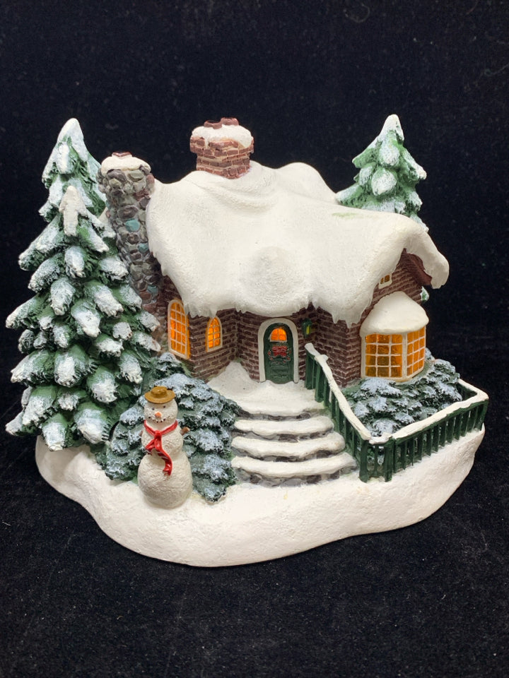 THOMAS KINKADE LIGHT UP "A VILLAGE CHRISTMAS" HOUSE.
