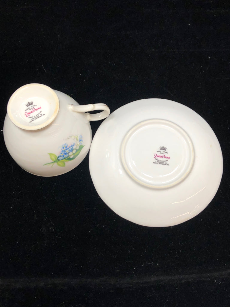 WHITE/BLUE BOUQUET TEACUP & SAUCER - QUEEN ANNE.