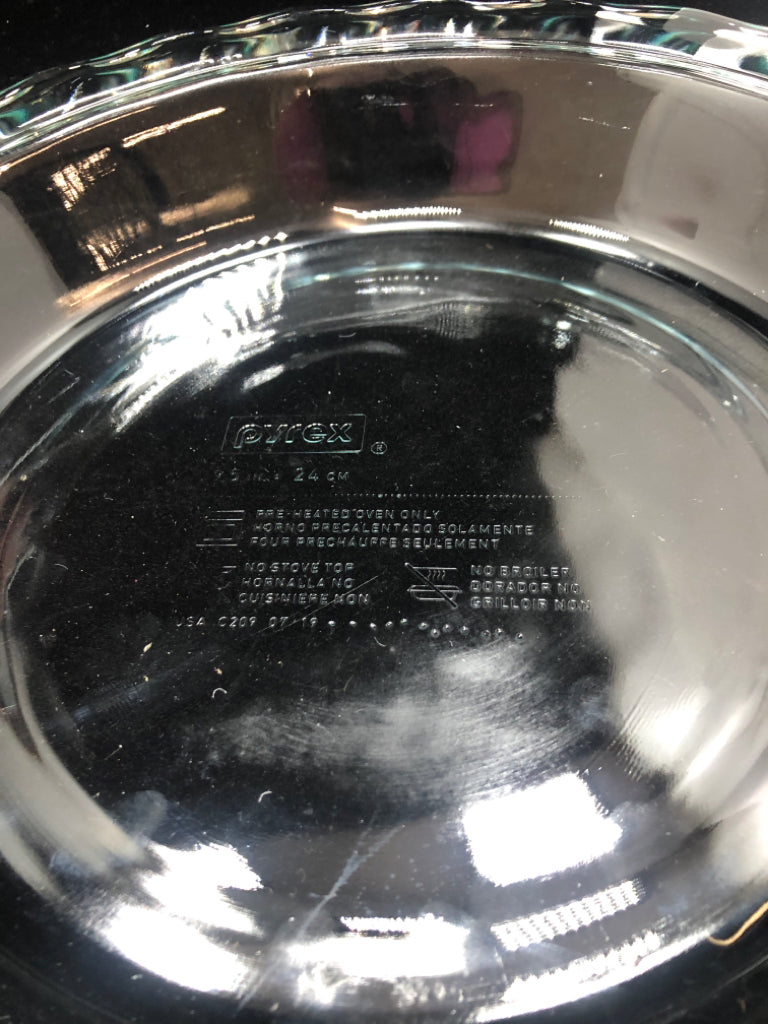 CLEAR GLASS PYREX PIE DISH.