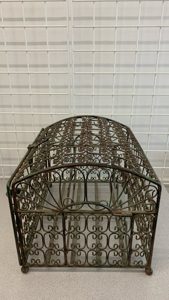 HEAVY METAL WINE BOTTLE CAGE.