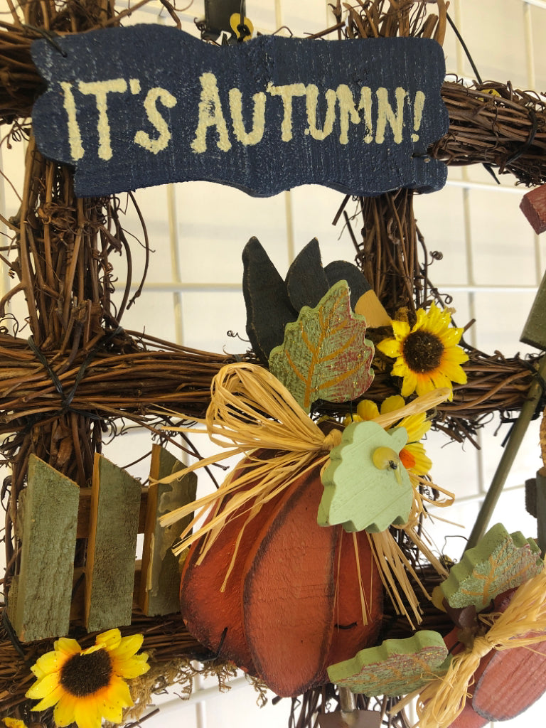 "IT'S AUTUMN" BROWN SQUARE TWIG DOOR HANGING PUMPKINS.