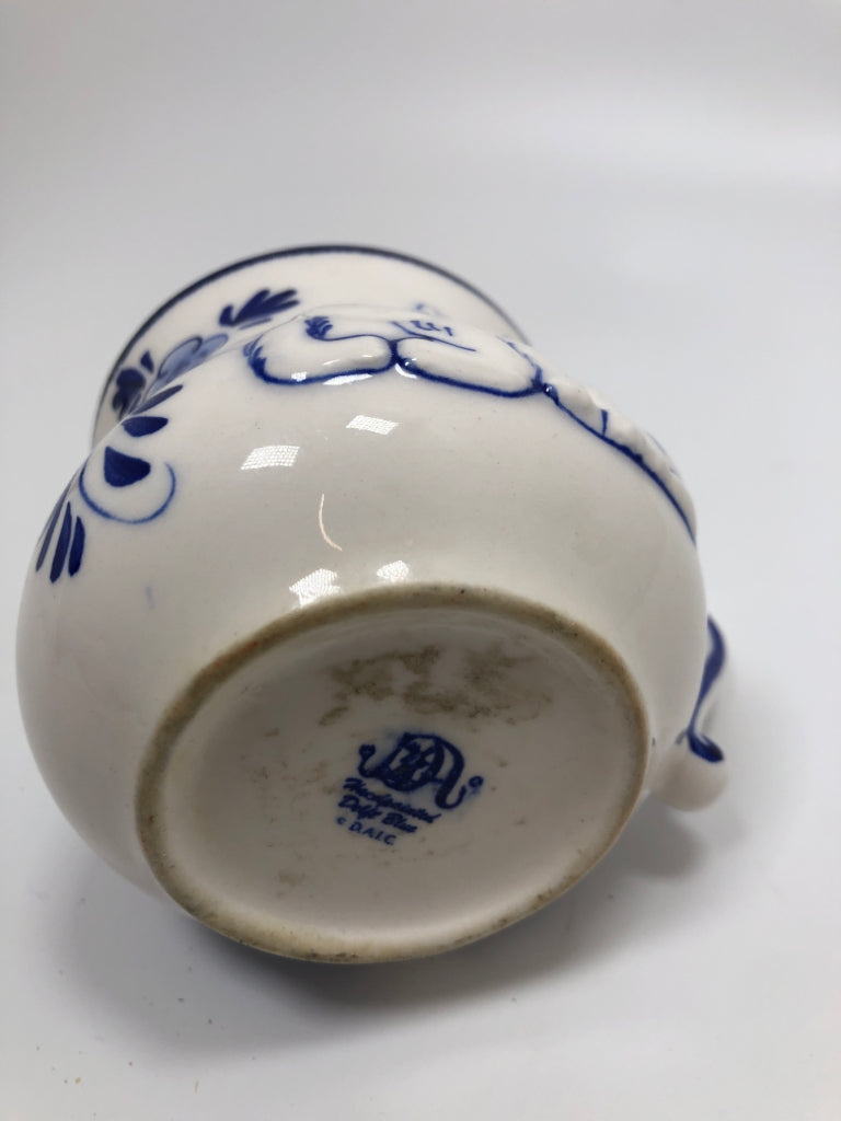 DELFT BLUE BLUE PAINTED CAT MUG.