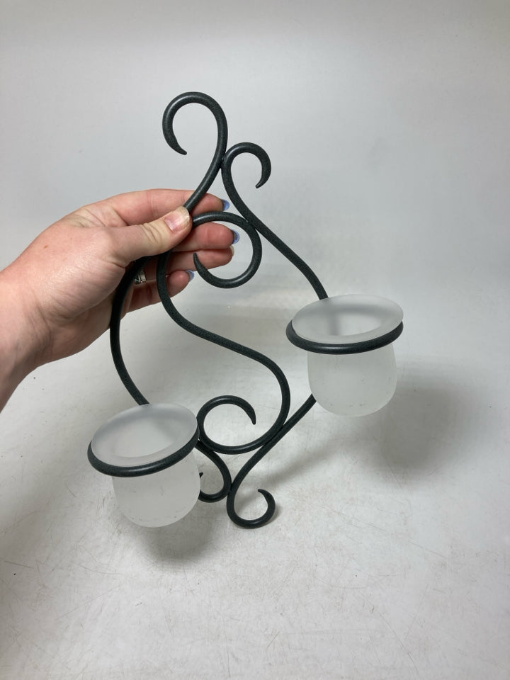 GREEN METAL SCROLL WALL HANGING W/ 2 FROSTED TEA LIGHTS.