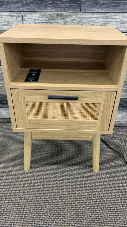 LT WOOD NIGHTSTAND W/DRAWER AND OUTLET STRIP.