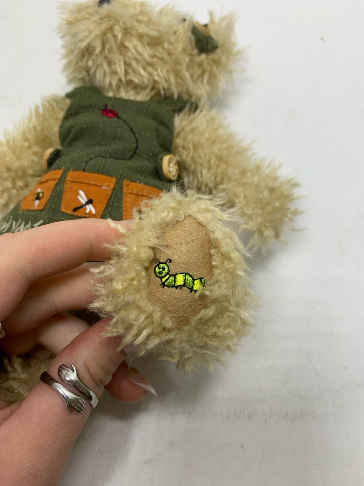 SHAGGY BLONDE BOYDS BEAR W/ GARDEN APRON.