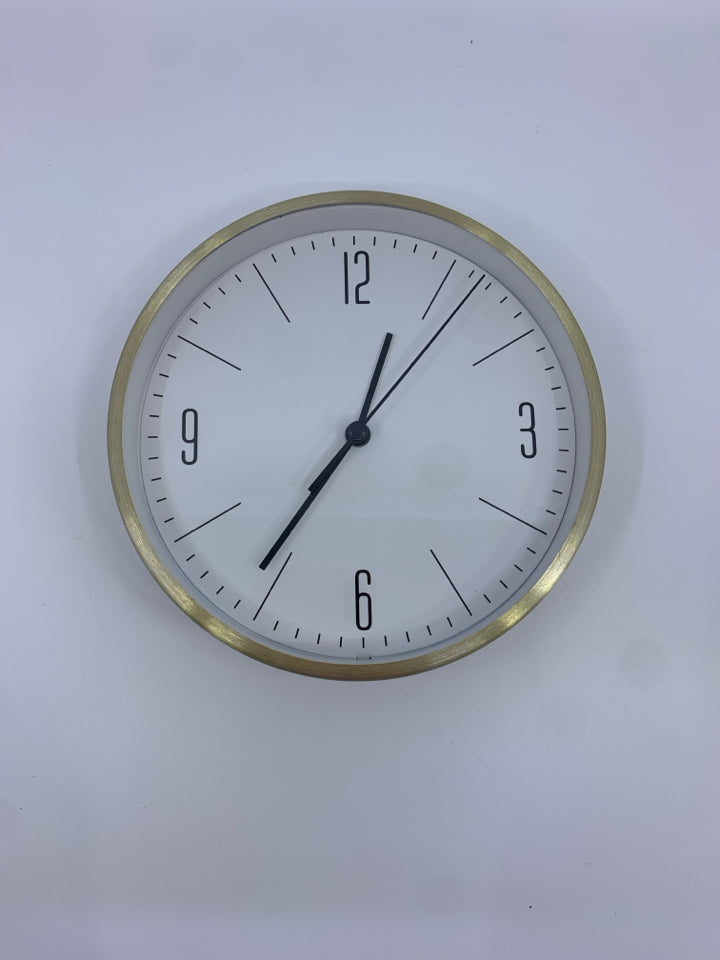 SMALL ROUND CLOCK.