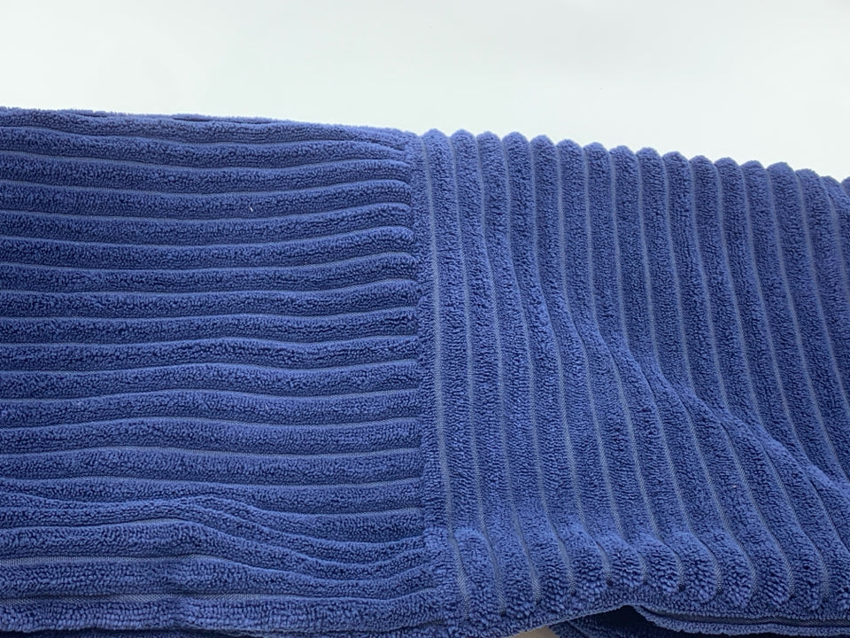 NAVY BLUE RIBBED PILLOW COVER.