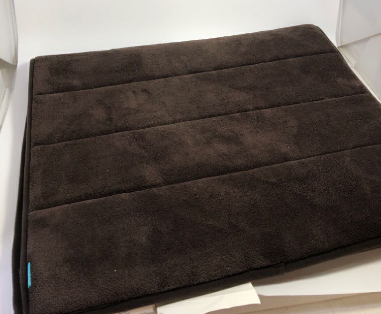 BROWN MEMORY FOAM BATH MAT.