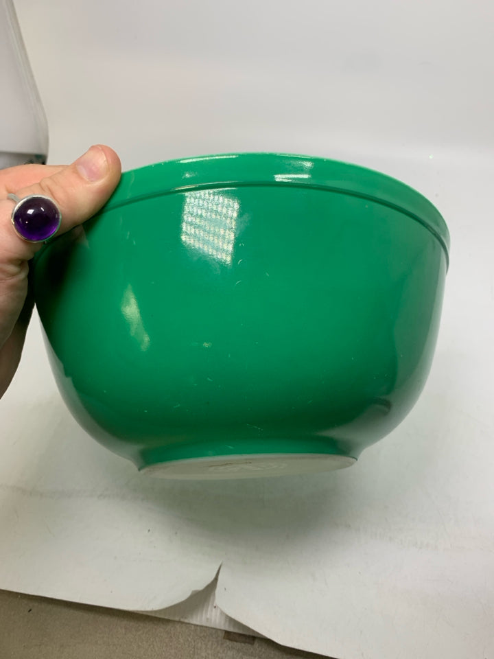 VTG PYREX PRIMARY GREEN MIXING BOWL.