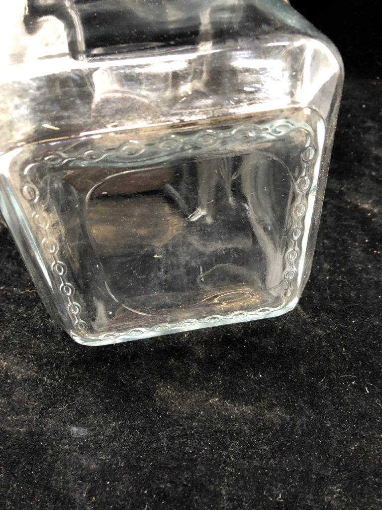 SQUARE CLEAR GLASS LANTERN W/ HANDLE AND CANDLE HOLDER.