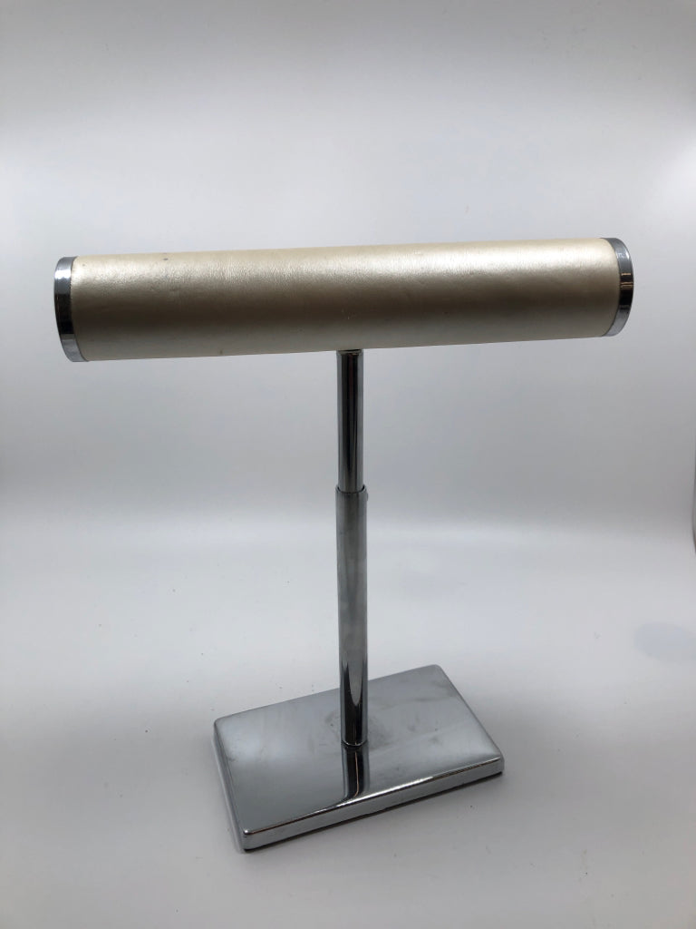 FABRIC/SILVER JEWELRY HOLDER.