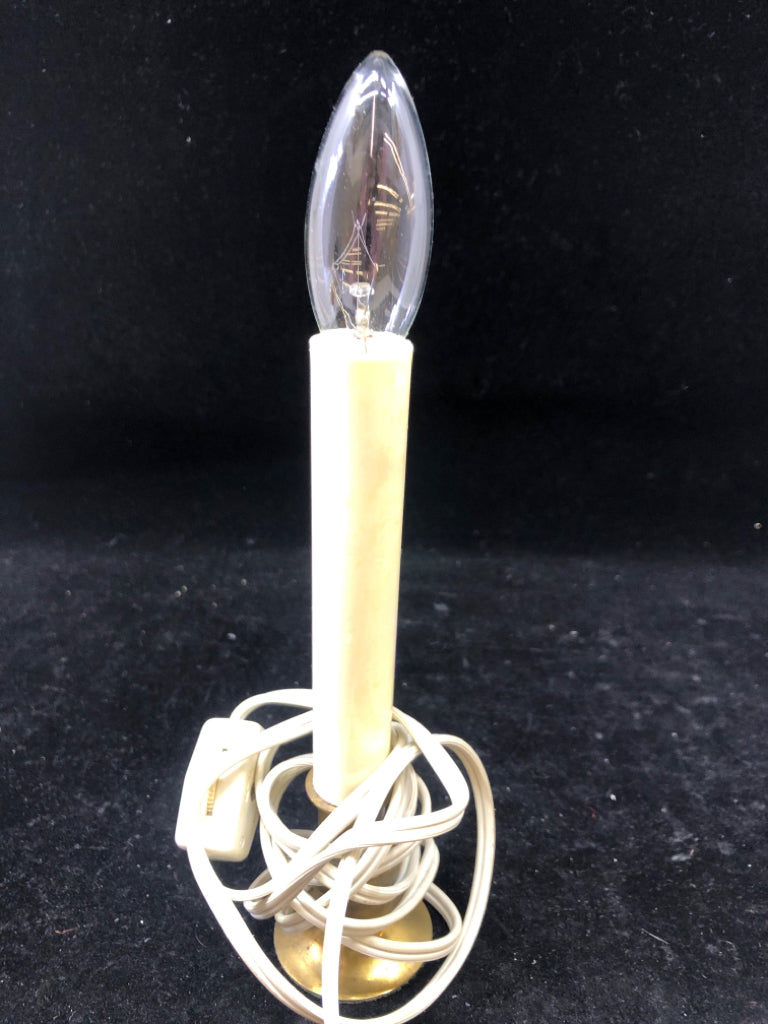 WHITE PLUG IN WINDOW CANDLE.