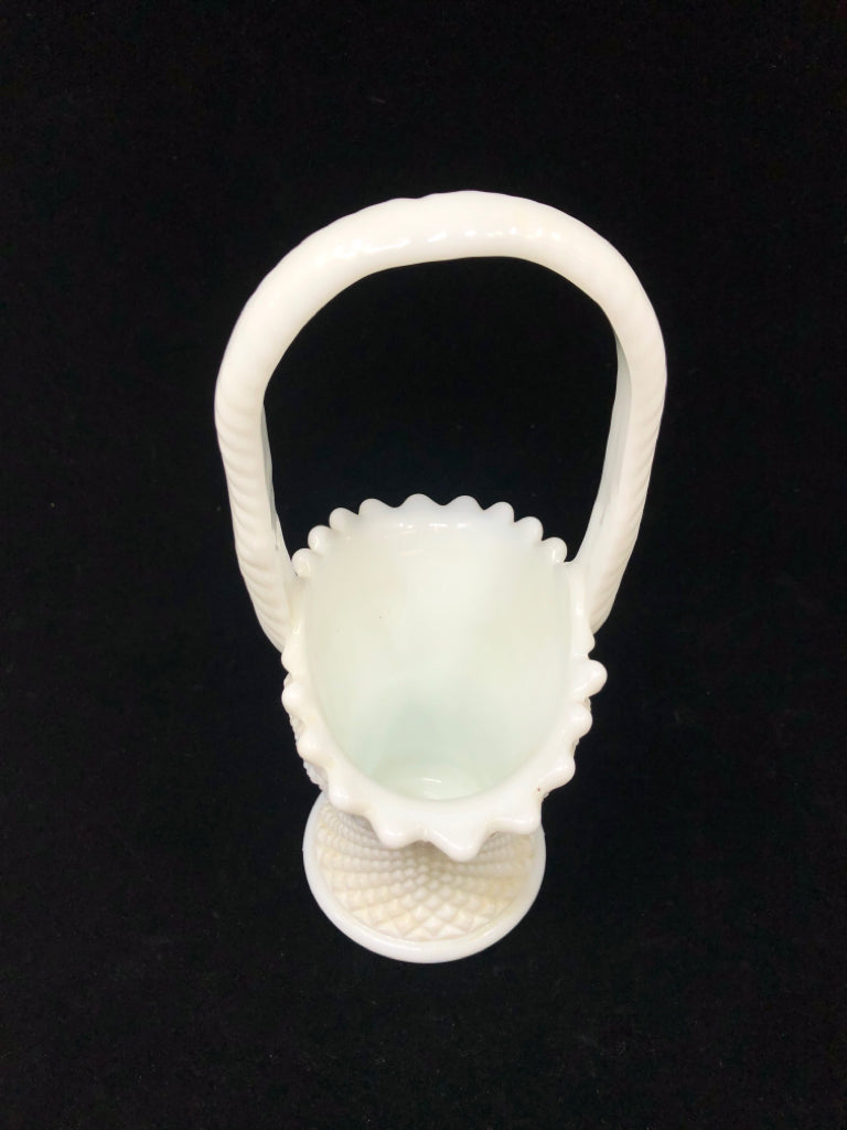 VTG MILK GLASS BASKET VASE W/HANDLE.