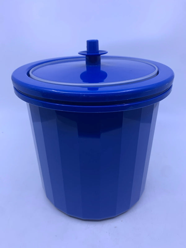 BLUE ICE BUCKET W/ LID AND LINER.