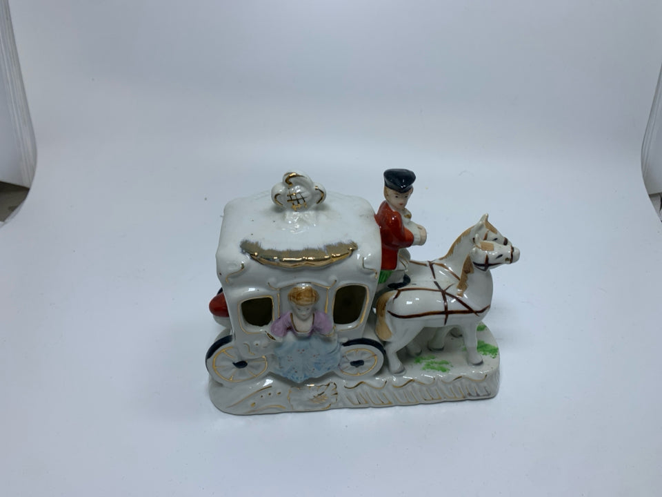 VTG PORCELAIN STAGE COACH FIGURINE FAIRYLAND.