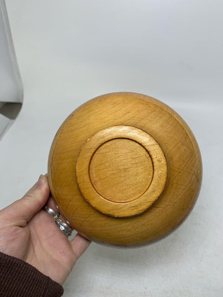 2 SMALL LIGHT COLORED WOOD CARVED BOWLS.