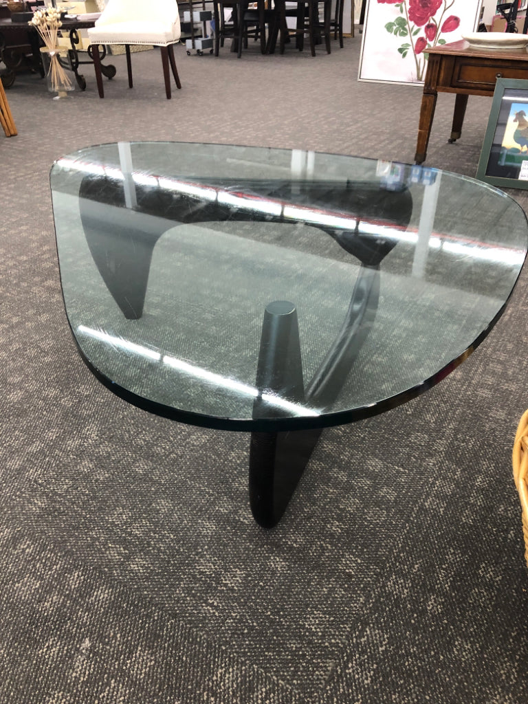 GLASS ABSTRACT TRIANGLE COFFEE TABLE BLACK BASE.