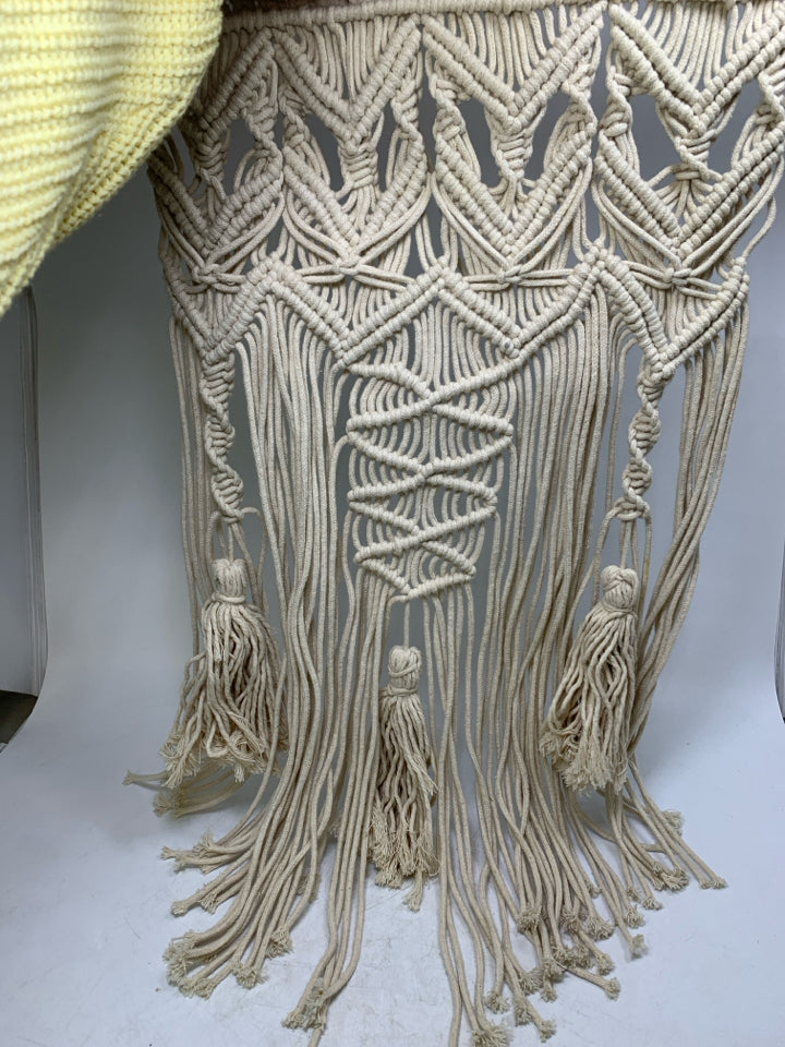 MACRAME BRAIDED TASSEL DESIGN WALL HANGING.