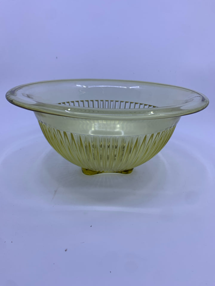 3 VTG RIBBED GLASS MIXING BOWLS.
