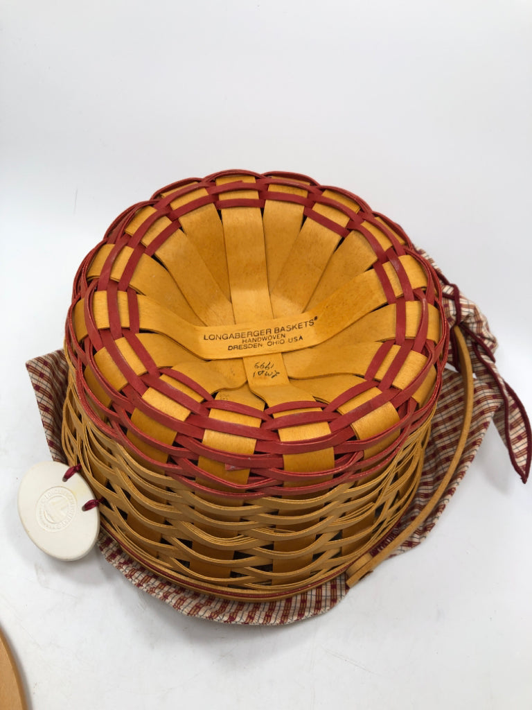 1999 LONGABERGER HOMESTEAD BASKET W/LINER & LID.