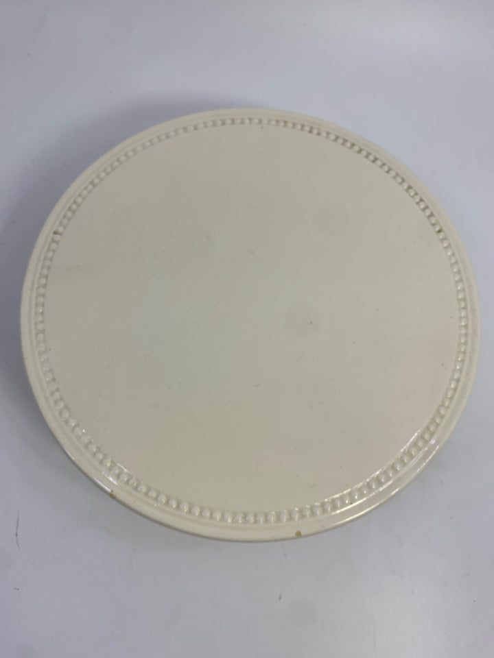 CREAM CERAMIC DESSERT STAND W/LACE EDGES.