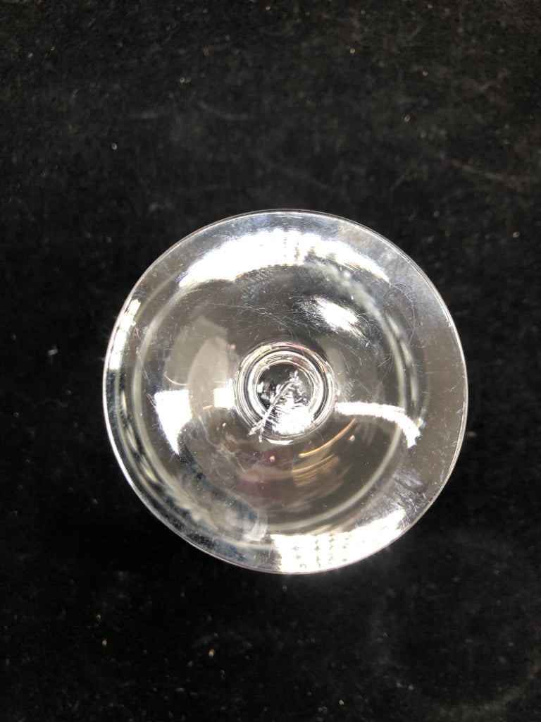 2 FLORAL ETCHED MARTINI GLASSES.