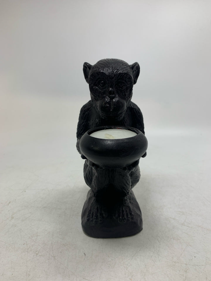 HEAVY RESIN SITTING MONKEY HOLDING TEAL IGHT 6.