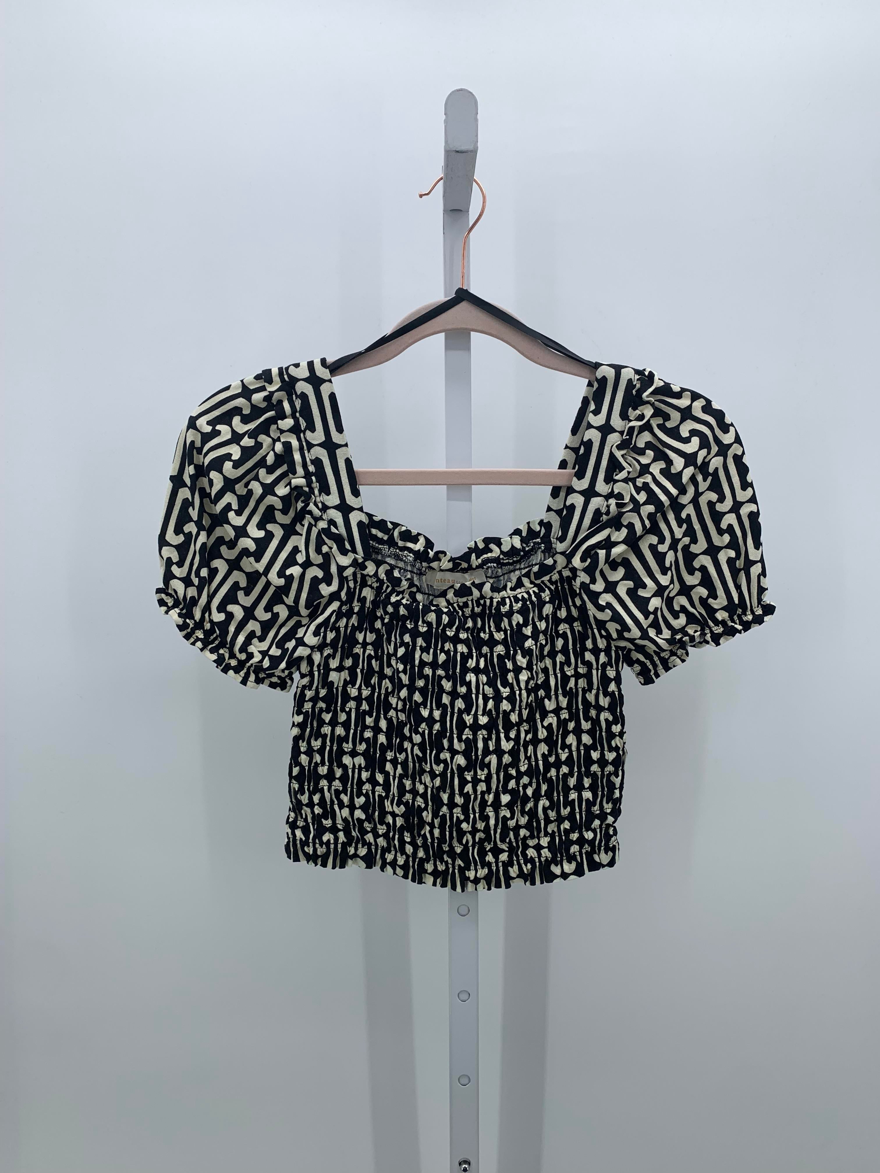 monteau Size Small Juniors Short Sleeve Shirt