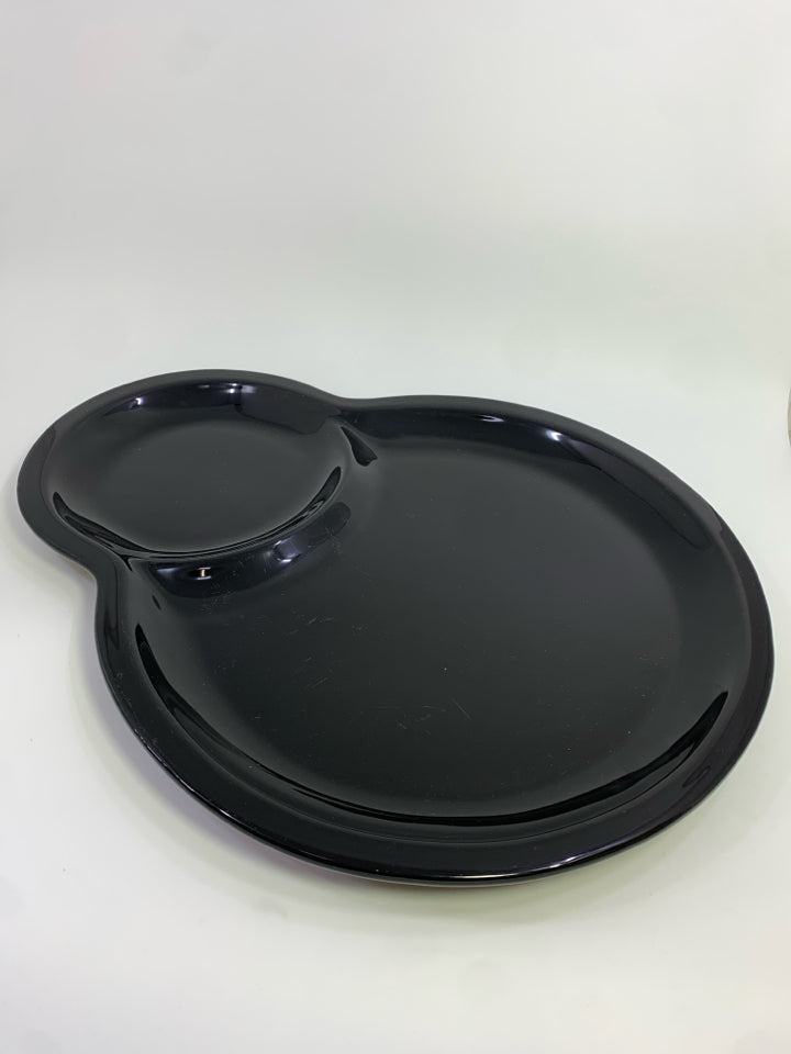 BLACK DIVIDED SERVING PLATTER.