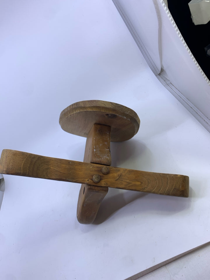 WOOD MOOSE WALL HANGING.