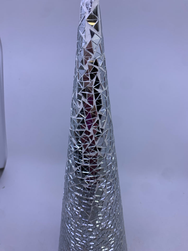 MIRROR MOSAIC POINTY TREE.