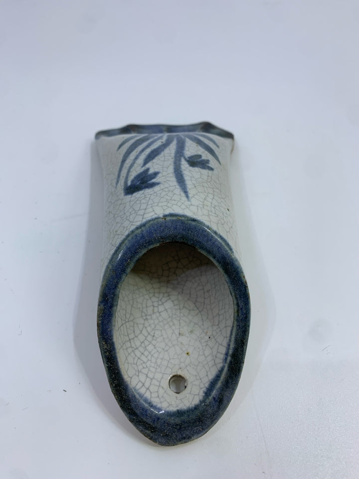 VTG CERAMIC WALL POCKET.