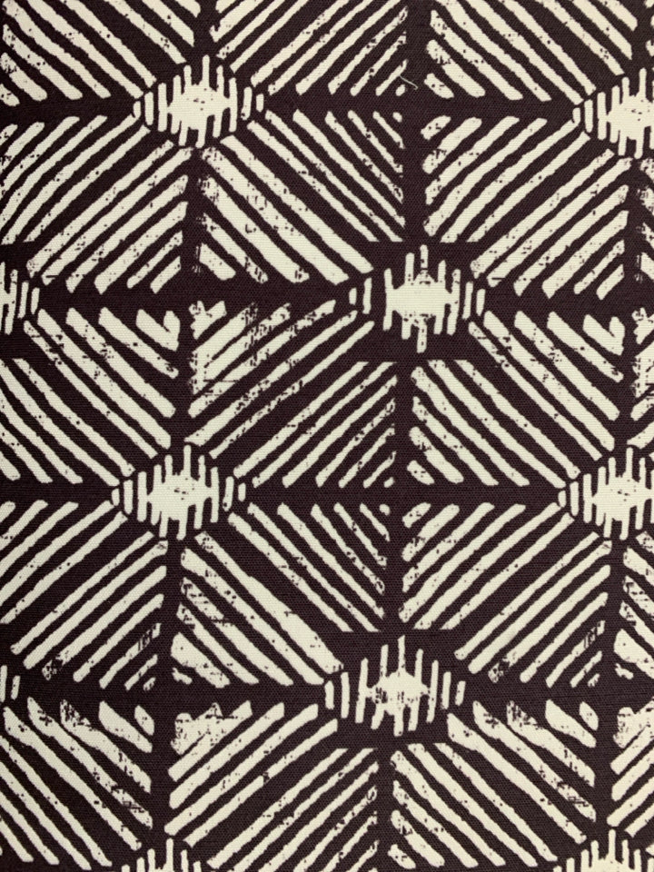 OUTDOOR BENCH SEAT CUSHION BROWN & WHITE PATTERN.