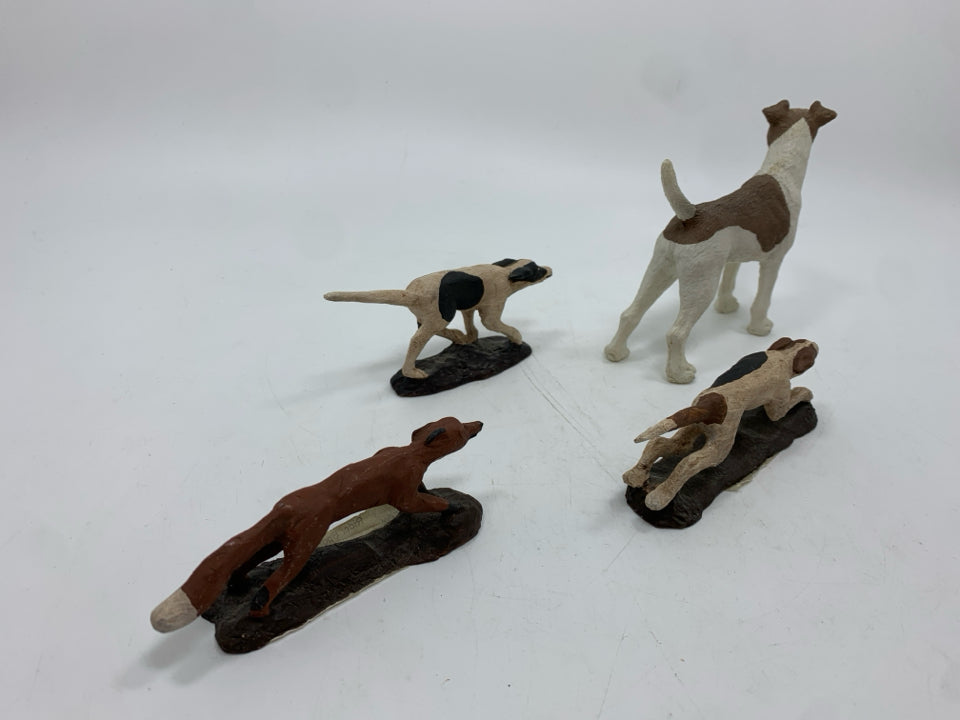 4 HUNTING DOG FIGURINES IN BAG.