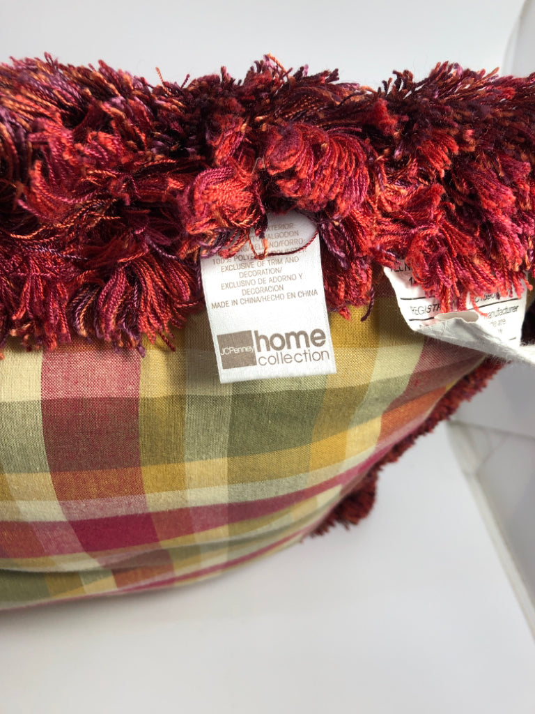 RED PLAID W/FRINGE PILLOW.