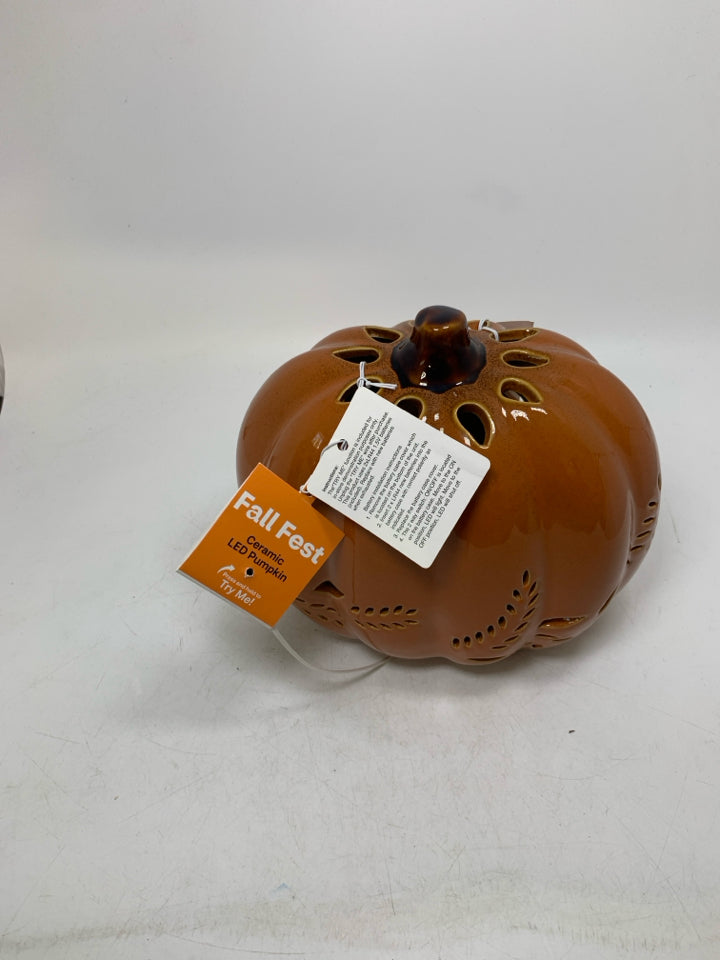 NWT CERAMIC PIERCED LIGHT UP PUMPKIN.