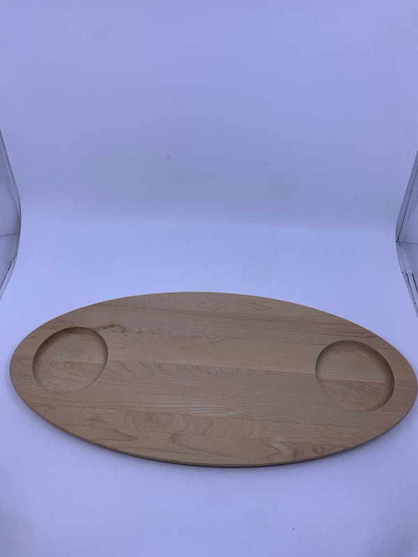 OVAL LIGHT WOOD SERVING WITH BOWL SECTION.