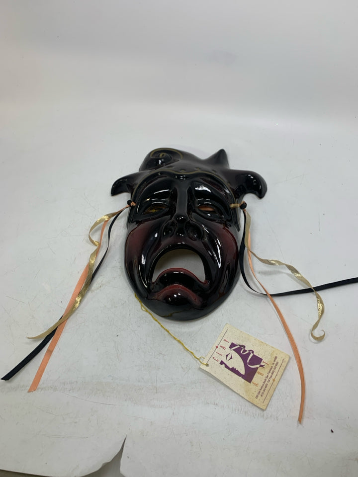 VTG SAD JESTER MASK CERAMIC.
