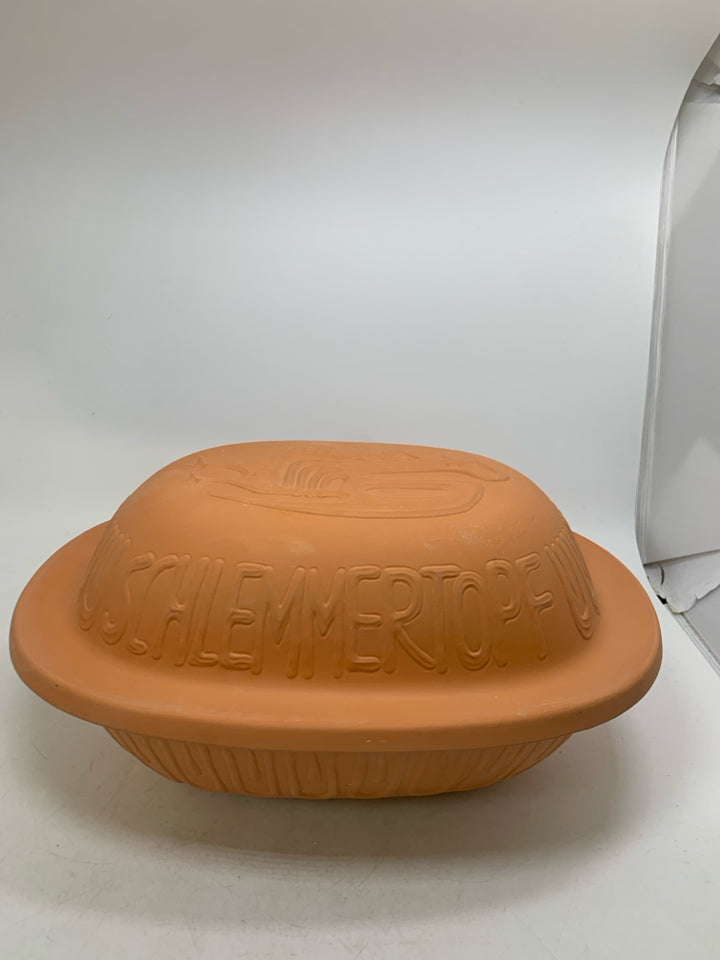 SCHELEMMERTOPF GERMAN CLAY BAKER ROASTER W/ ROOSTER NEW OUT OF BOX.