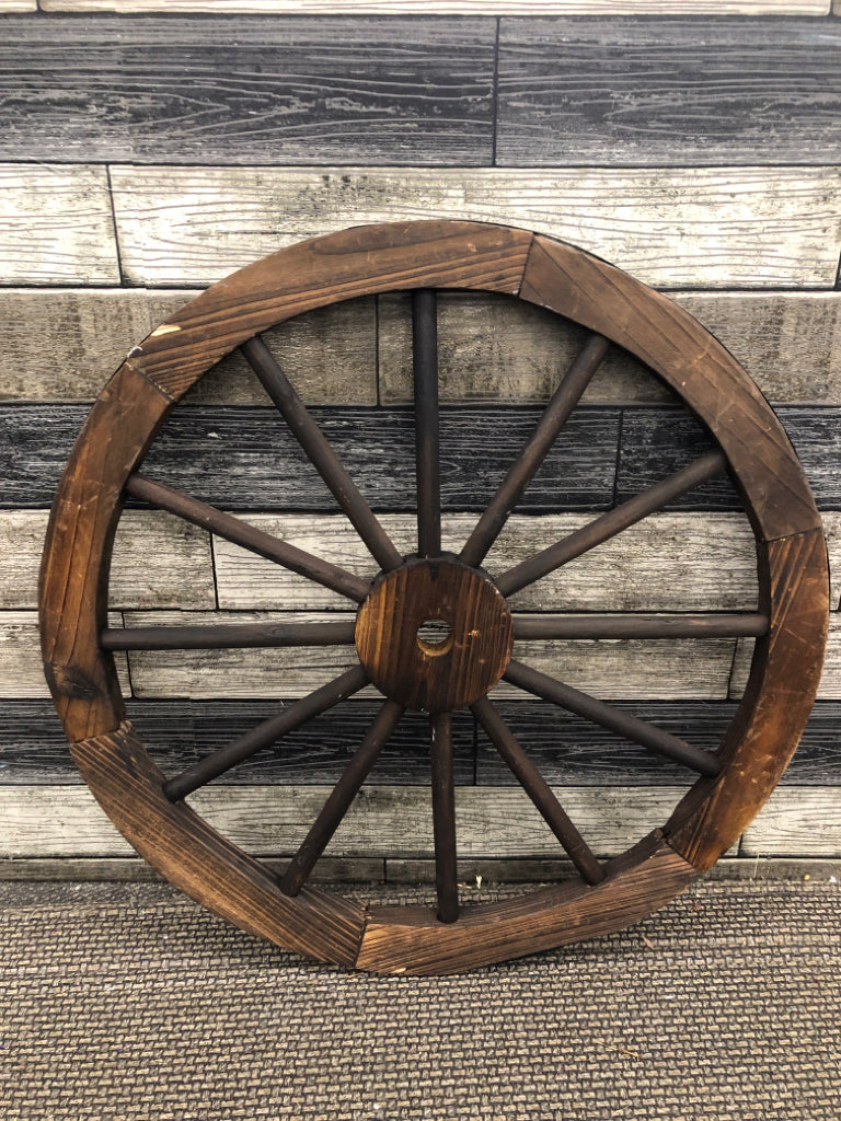 WOODEN WAGON WHEEL DECOR.