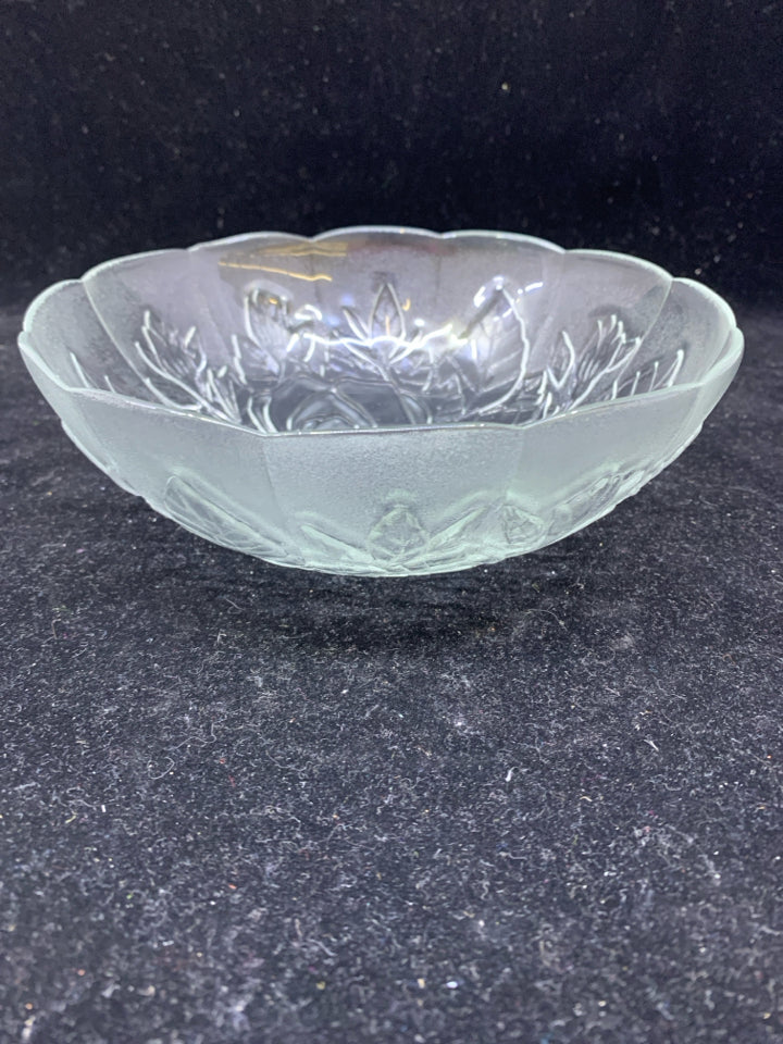 28 PC SVC 8 FROSTED ROSE PATTERNED GLASS DINNER PLATE, SERVING PLATE, BOWL, MUGS