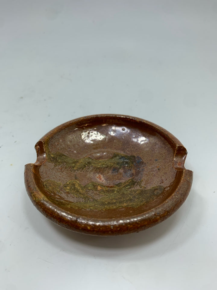 BROWN GLAZED POTTERY DISH/ASHTRAY.