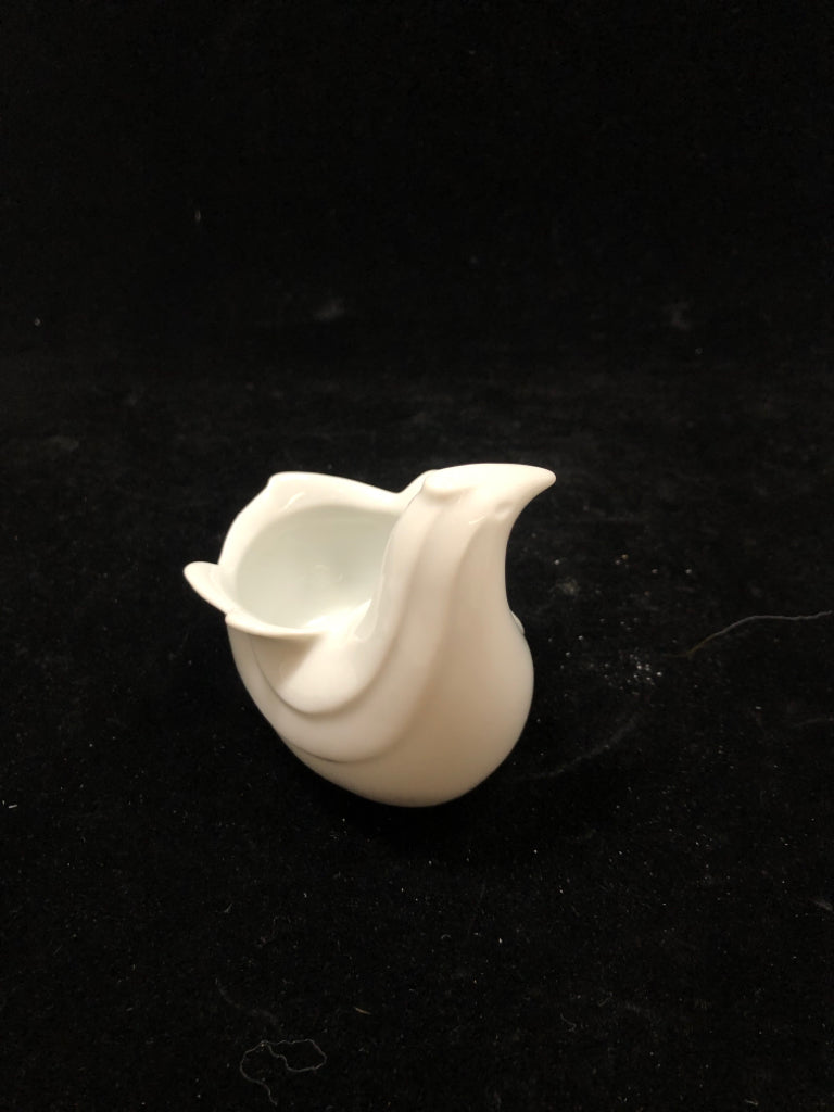 PORCELAIN BIRD VOTIVE HOLDER.