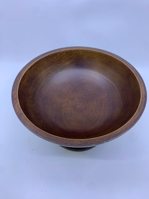 DECORATIVE FOOTED WOOD BOWL W/ LINE CARVED.