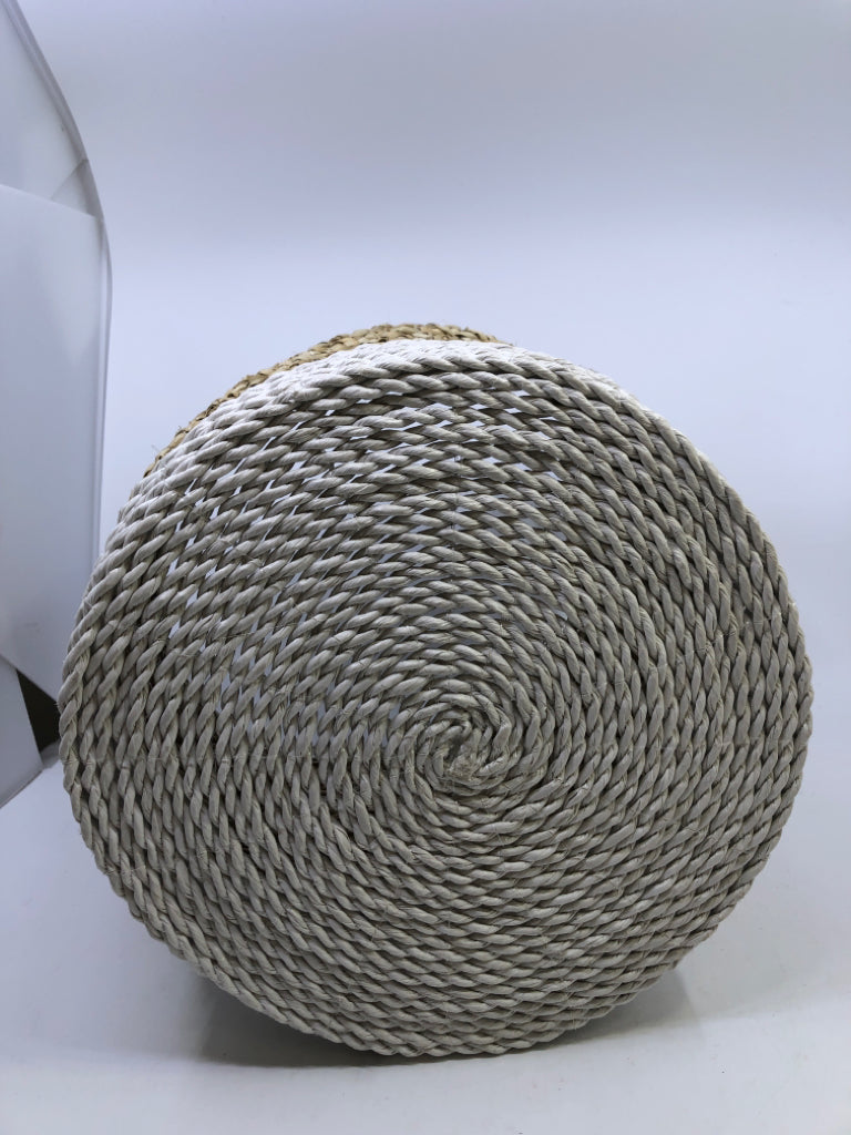 2-TONED WICKER BASKET W/HANDLES WHITE & CREAM.