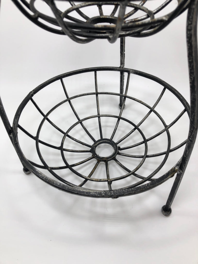 BLACK METAL 2 TIER FRUIT BASKET.